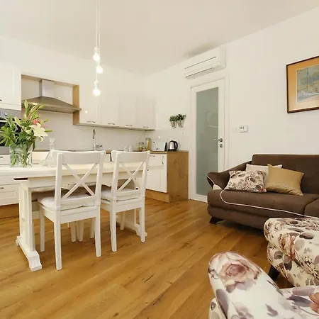 Apartment Amber